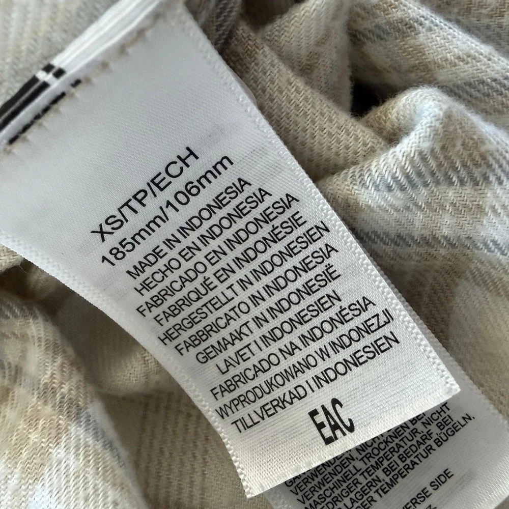 Marmot Womens XS Cream Gray Plaid Flannel Button Down Shirt Pockets Excellent - Picture 10 of 11